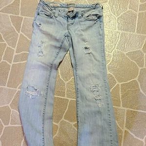 Decree distressed jeans 👖 😍